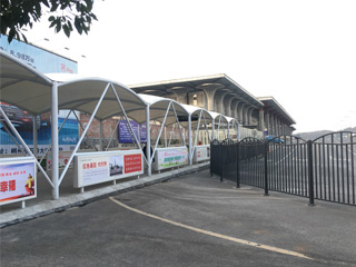 郴州高鐵西站人行風雨走廊雨棚膜結(jié)構(gòu)工