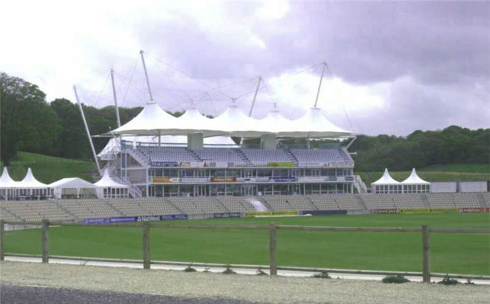 大氣的層高狀膜結構看臺