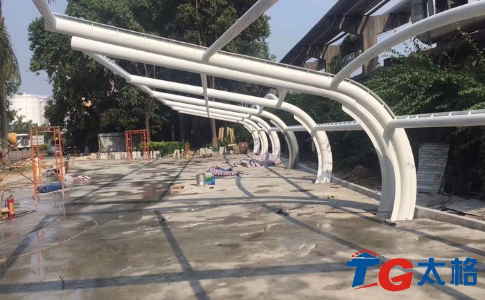 東莞中糧公司膜結構停車棚鋼架結構完成