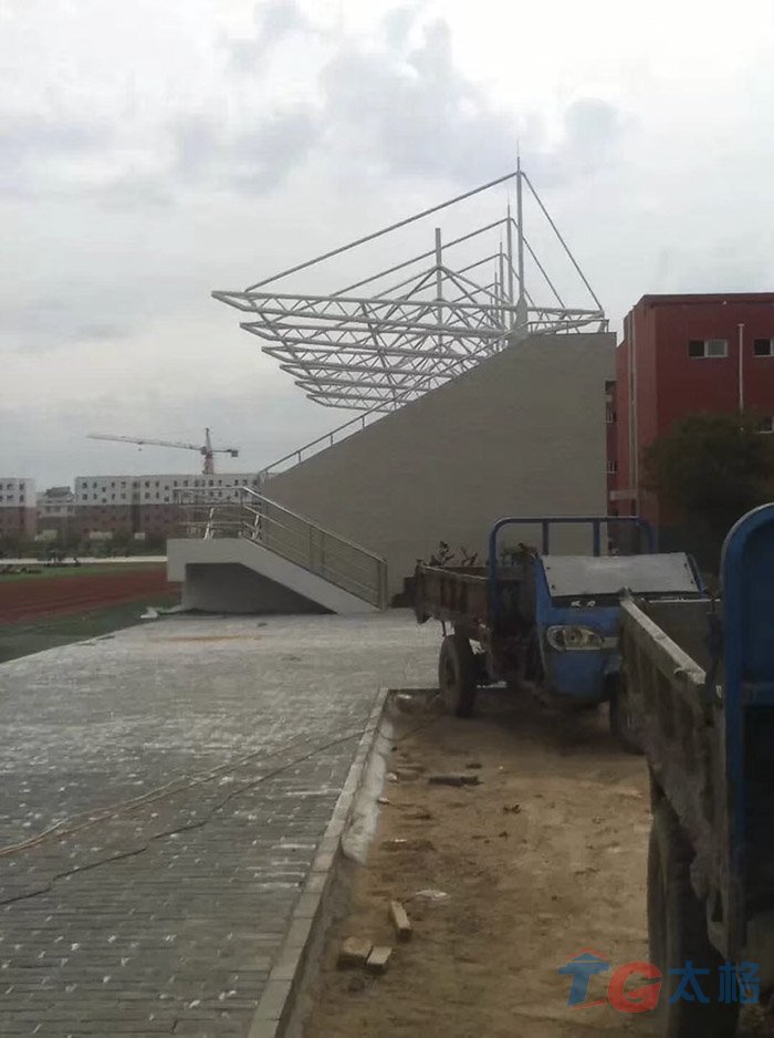 寧夏吳忠紅寺堡中學體育看臺膜結構工程