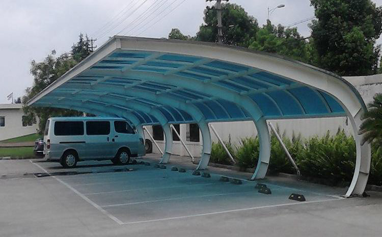 使用耐力板作為膜材的膜結(jié)構(gòu)停車(chē)棚