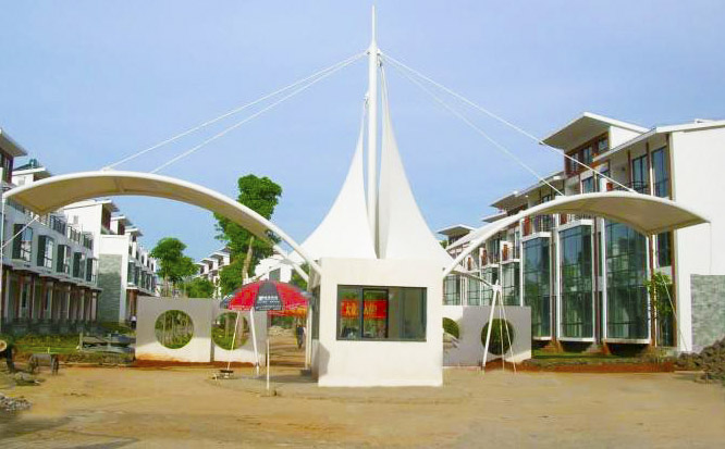 大鵬展翅造型的出入口膜結構建筑