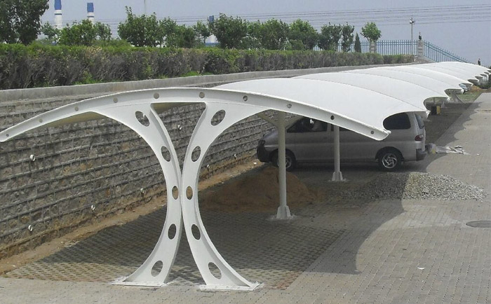 剛剛竣工的膜結構停車棚工程
