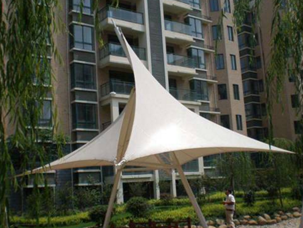 白色膜面的張拉膜結構建筑