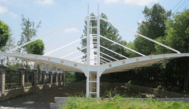 雙側(cè)造型的膜結(jié)構(gòu)車棚