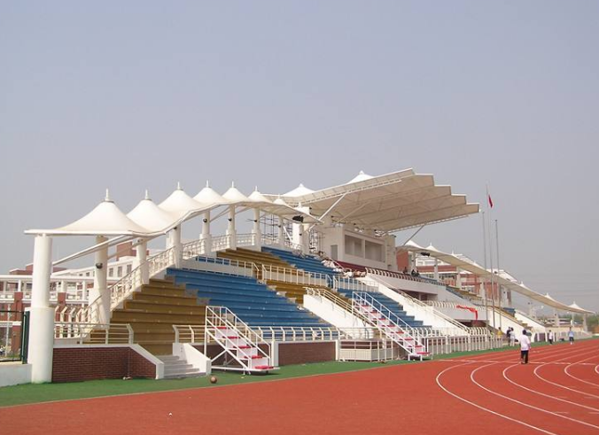 一處白色的體育館膜結構看臺建筑